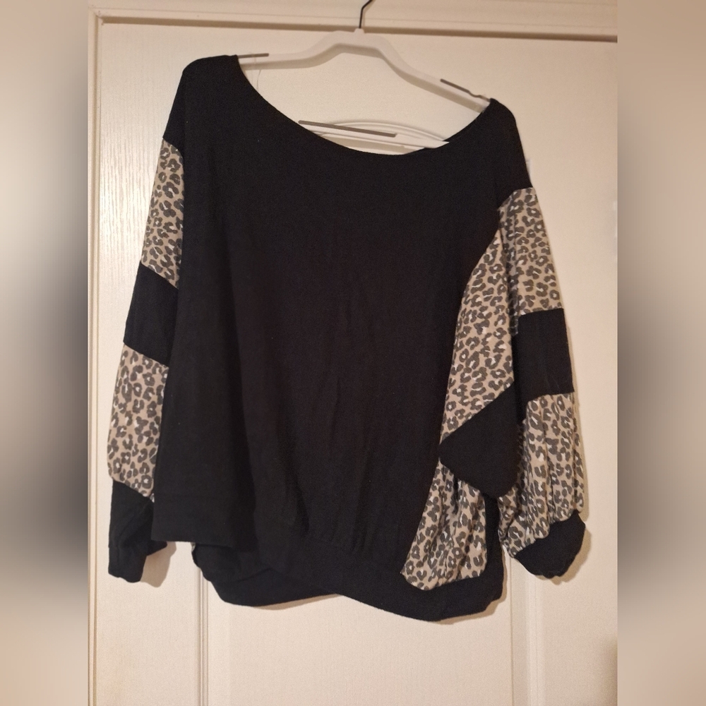 Black and Leopard Print Batwing Sweater NWOT Gilli 1X‎